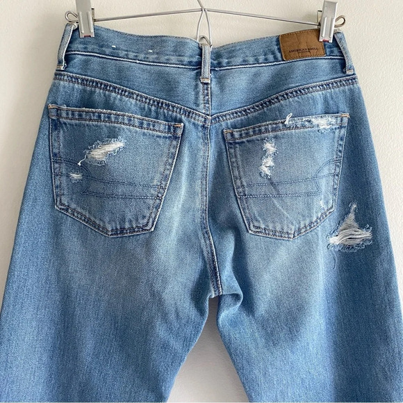 NWT AMERICAN Eagle Light Wash Girlfriend High Rise 100% Cotton Jeans  Size 0 Reg - Picture 7 of 13